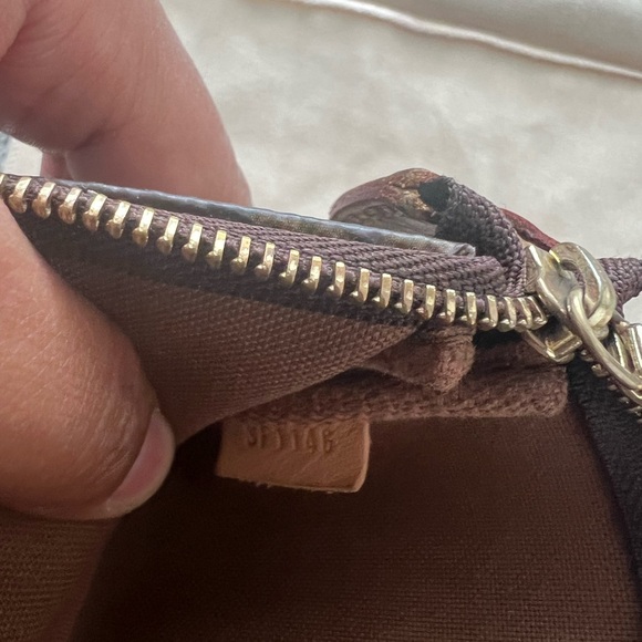 Louis Vuitton Mini Pochette Accessoires in Monogram - Picture 6 of 6